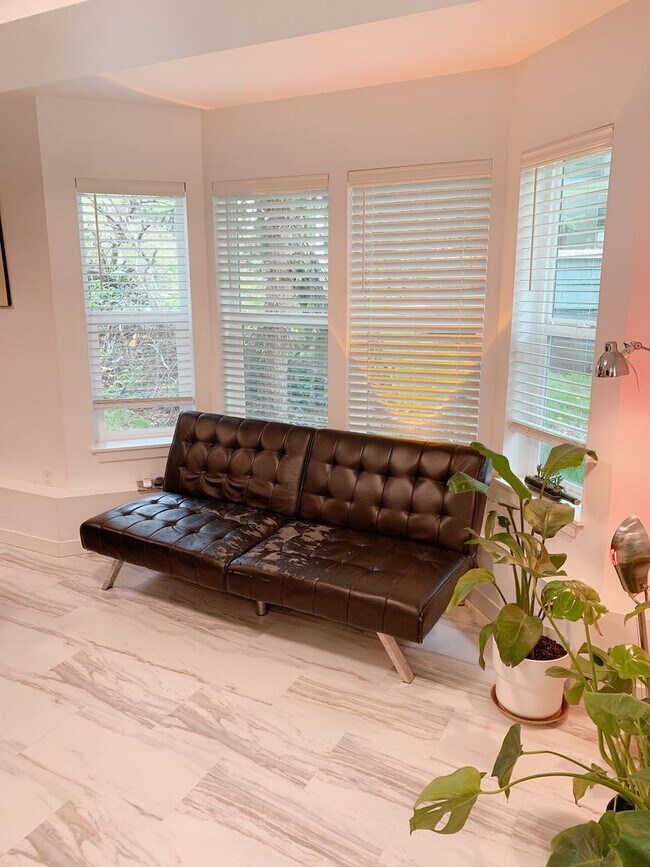 Building Photo - Oceanside Properties 818 LLC, 828 N Garden St