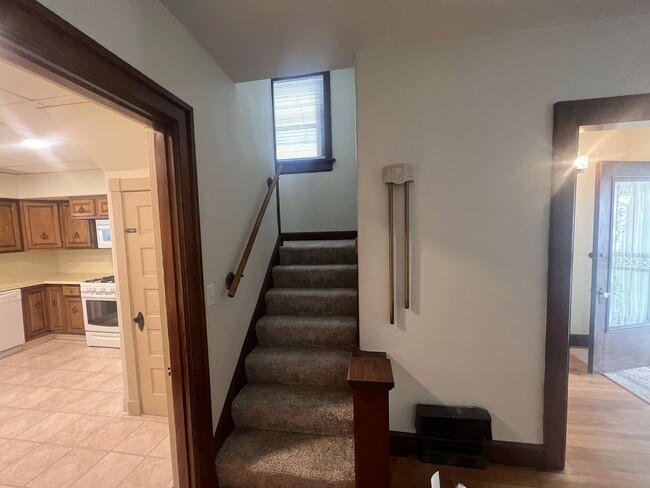 Building Photo - Virginia Classic  **LOWERED RENT WITH 50% ...