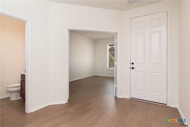 Foto del edificio - 661 Bailey Park Dr