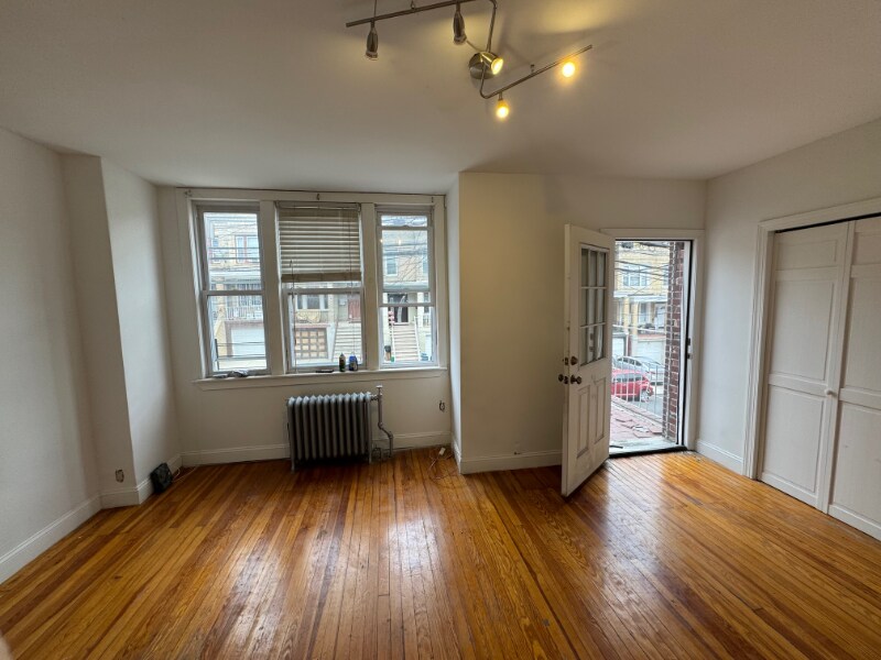 Primary Photo - 31A 64th St