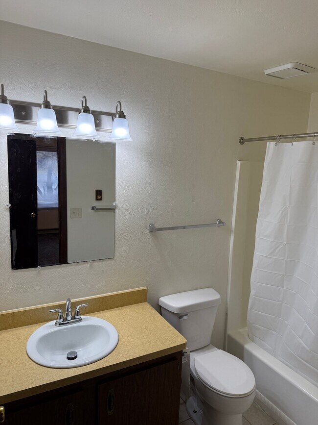 Foto del edificio - Immaculate Updated 1 Bedroom with 1 Bath