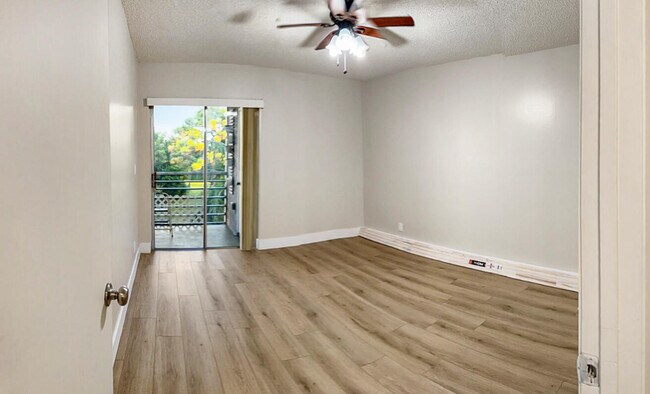 Foto del edificio - 2000 Springdale Blvd
