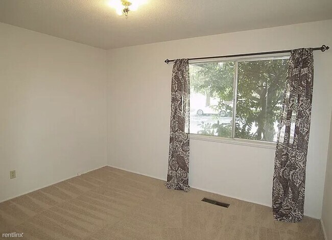 Building Photo - 3 br, 2.5 bath House - 2804 College Avenue