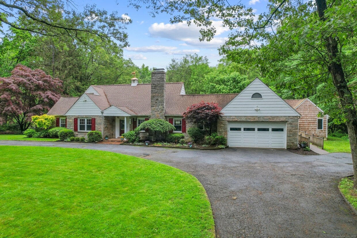Primary Photo - 190 E Rocks Rd