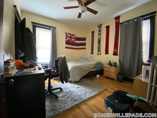 Building Photo - 221 Holland St