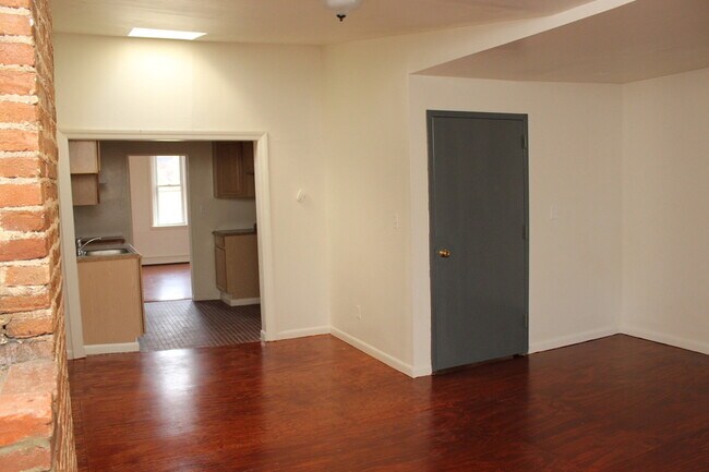 Foto del edificio - 1824 Bolton St