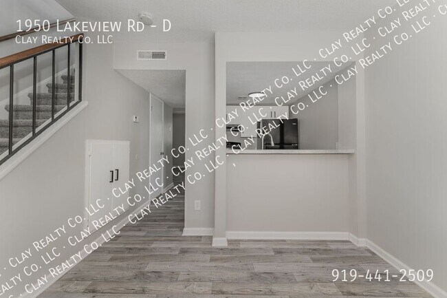 Foto del edificio - 1950 Lakeview Rd