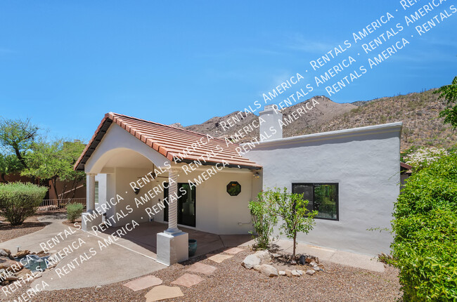 Building Photo - Gorgeous Catalina Home!
