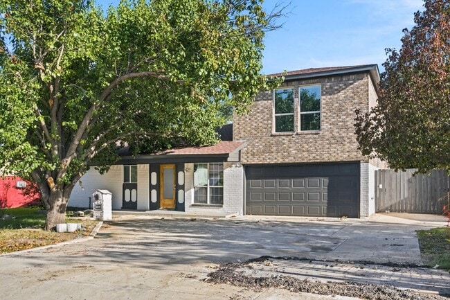Photo - 2016 Knollwood Ln House