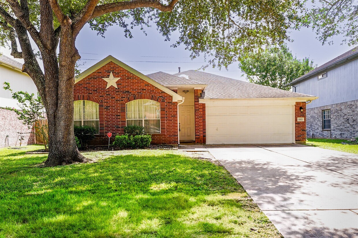 Foto principal - 16915 Pheasant Ridge Dr