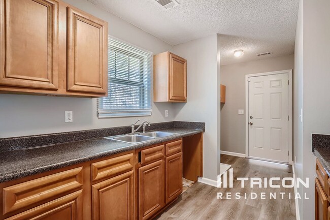 Building Photo - 106 White Creek Loop