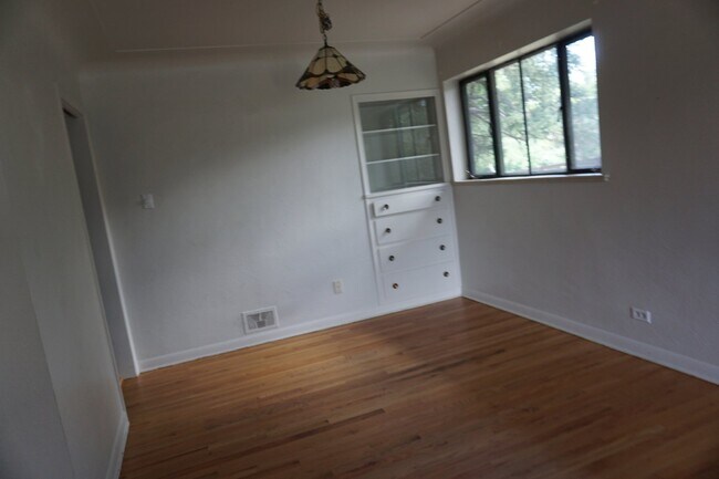 Building Photo - Super Location in Lakewood!!