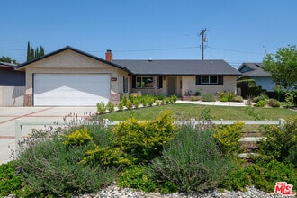 Building Photo - 826 Crestfield Dr
