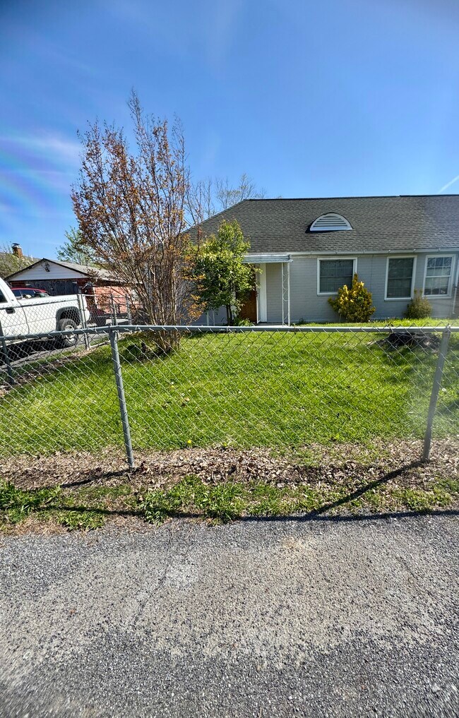 Foto del edificio - 606 W Sullivan St