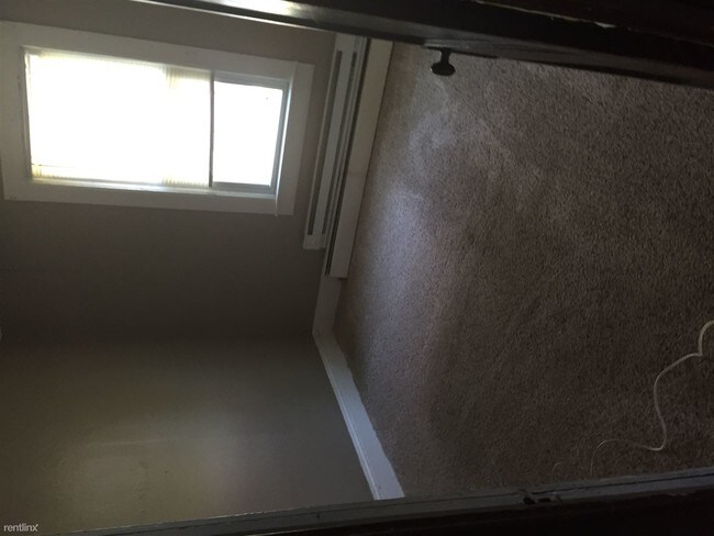 Building Photo - 126 Oakridge St