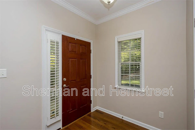 Building Photo - 2002 Amberley Dr