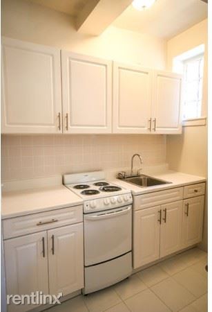 Building Photo - 208 W 23rd St