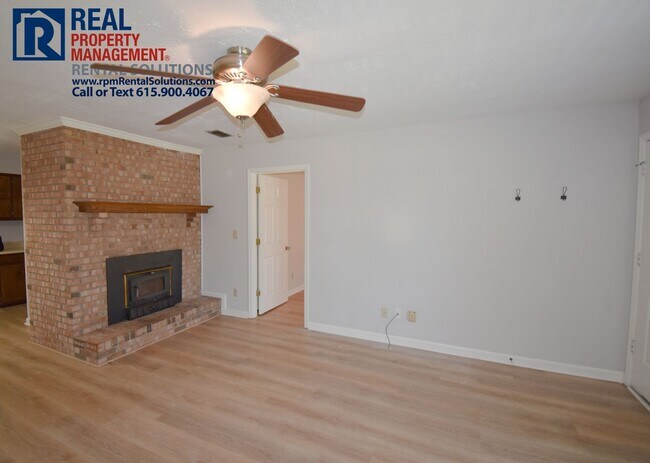 Building Photo - Adorable 2 BR/2BA duplex with laundry hook...