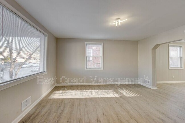 Building Photo - 5410 Fairlawn Ave