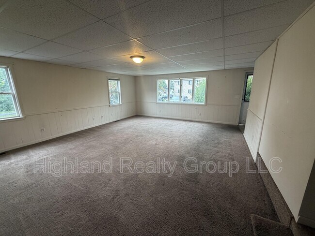 Building Photo - 1082 Chambers St