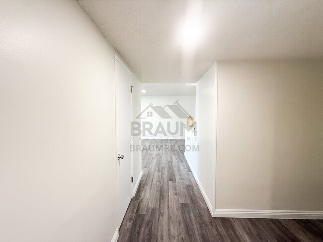 Foto del edificio - 6041 Whitsett Ave