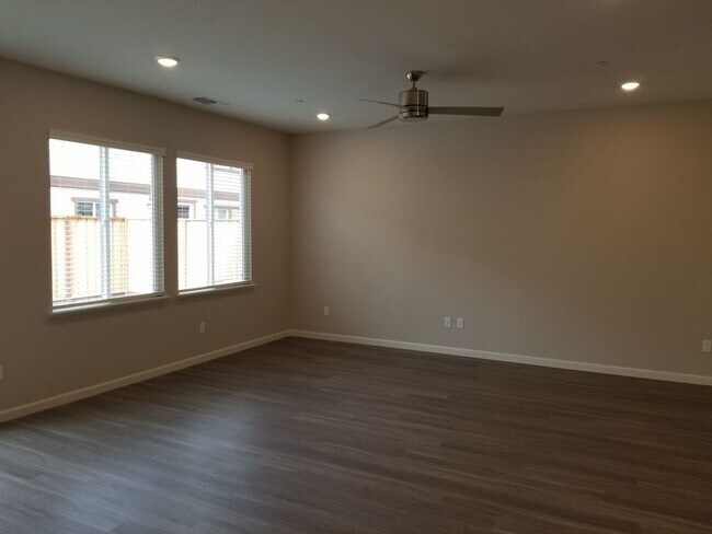 Building Photo - 5605 Kelsey Pl