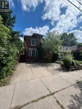 Building Photo - 669 Lorne Ave