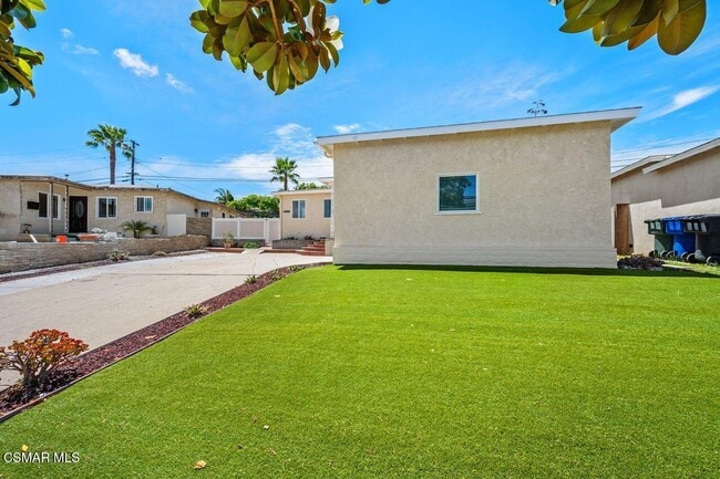 Building Photo - 26015 Crest Rd