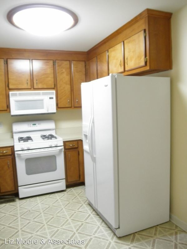 Building Photo - 3 br, 2.5 bath House - 108 Catawba Court
