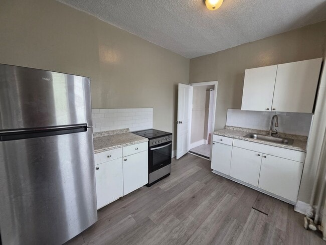 Photo - 104 S 51st St Apartment