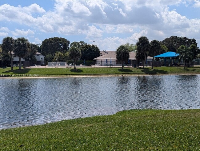 Foto del edificio - 641 NW 105th Way