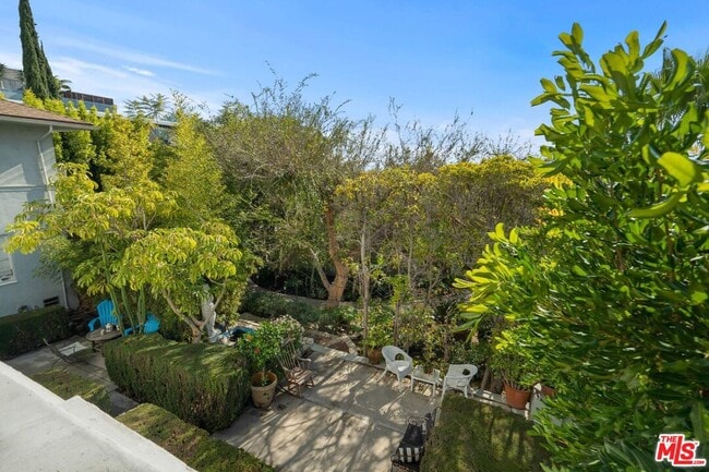 Foto del edificio - 1323 N Olive Dr