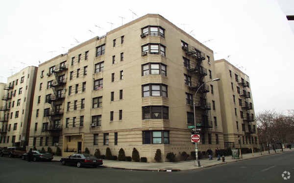 75 E 190th Street - 75 E 190th St