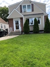 Building Photo - 209 Beech St