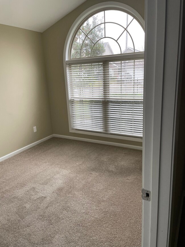 Front bedroom/office - 2232 Ice House Way