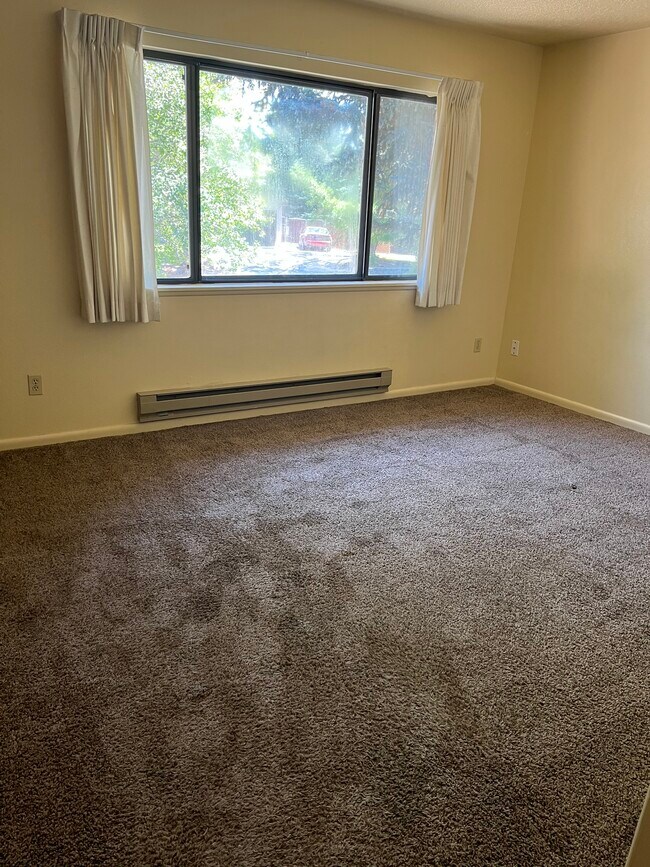 Dormitorio principal - 590 N Woodruff Ave