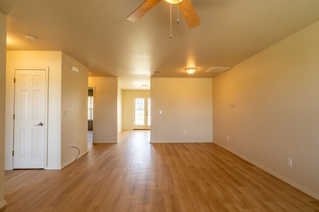 Building Photo - Cozy 2 bedroom 2 bathroom Townhome - Avail...