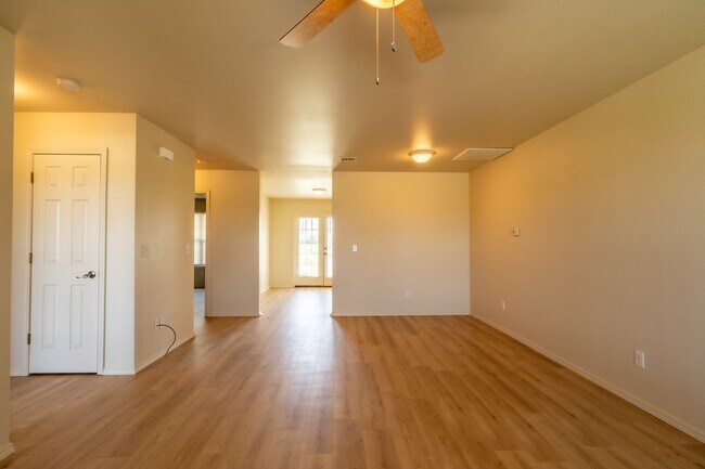 Foto del edificio - Cozy 2 bedroom 2 bathroom Townhome - Avail...