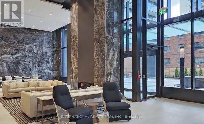 Photo du bâtiment - 127 Broadway Ave
