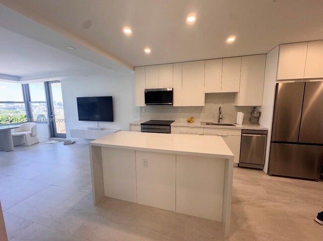 Foto del edificio - 2899 Collins Ave