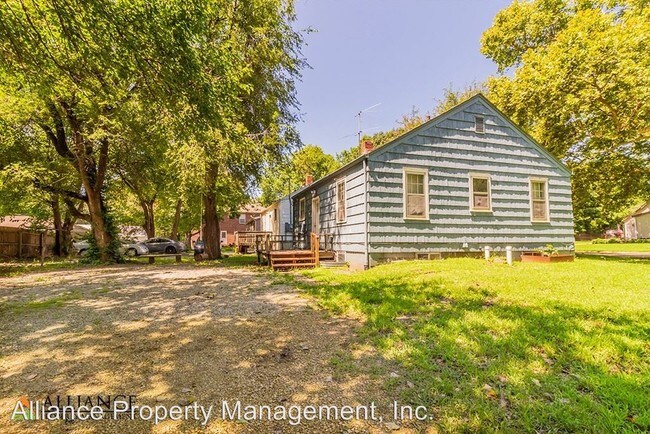 Building Photo - 4 br, 2 bath Room For Rent - 901 Ratone St.