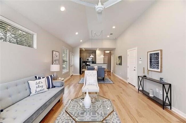 Building Photo - 2001 Faro Dr