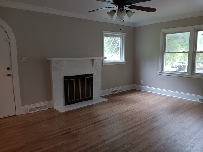 Building Photo - 221 Valleyview Pl