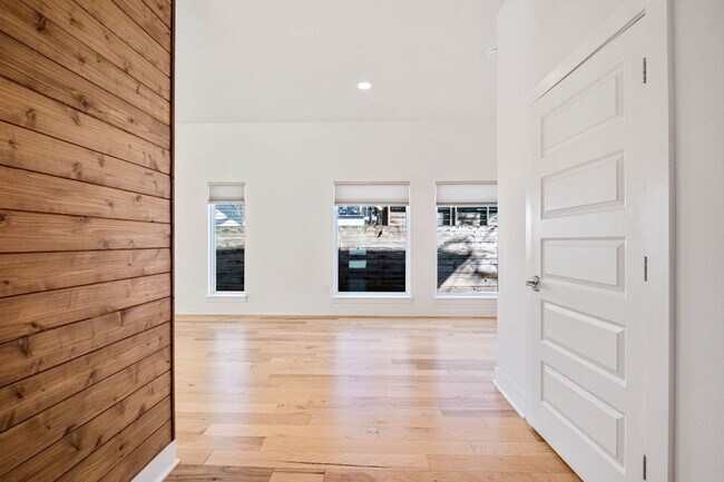 Foto del edificio - Astonishing 3 Bedroom, 2.5 Bath, 2-Story H...