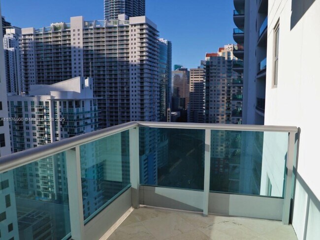 Building Photo - 1331 Brickell Bay Dr