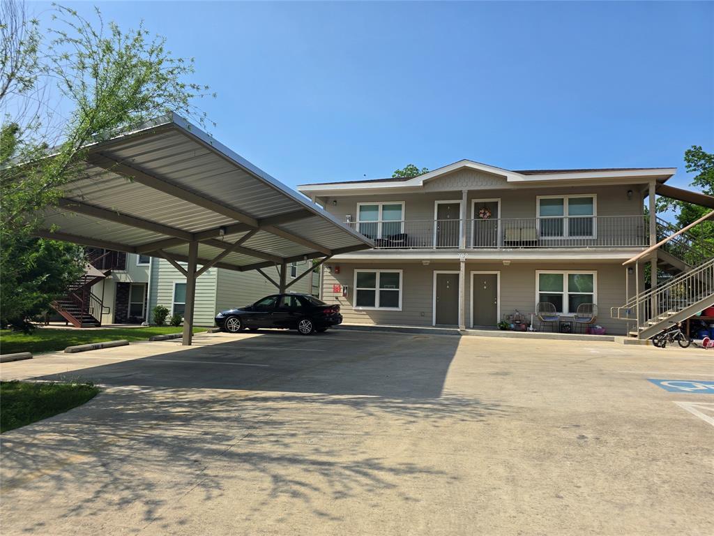 Foto principal - 702 W 6th St