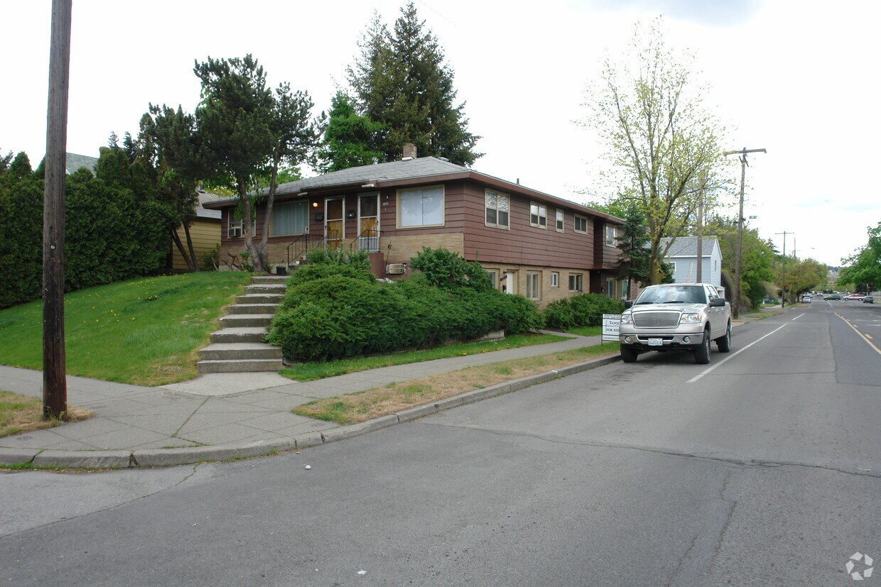 Building Photo - 733 W Augusta Ave