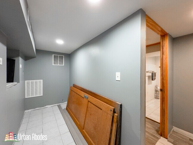 Building Photo - 4322 W Kamerling Ave