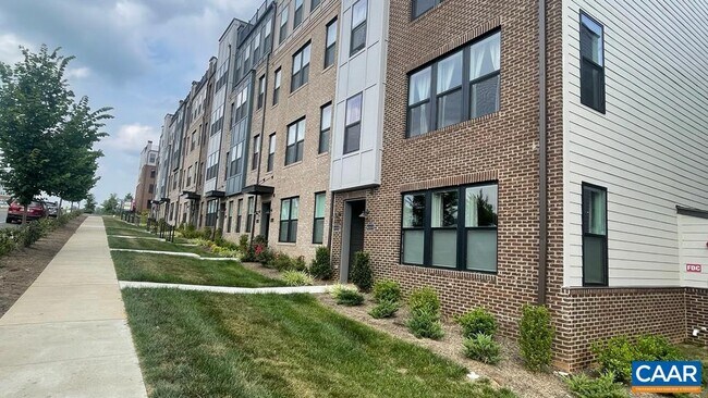 Building Photo - 628 Noush Ct