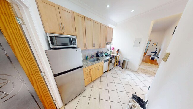 Foto del edificio - 221 E 83rd St